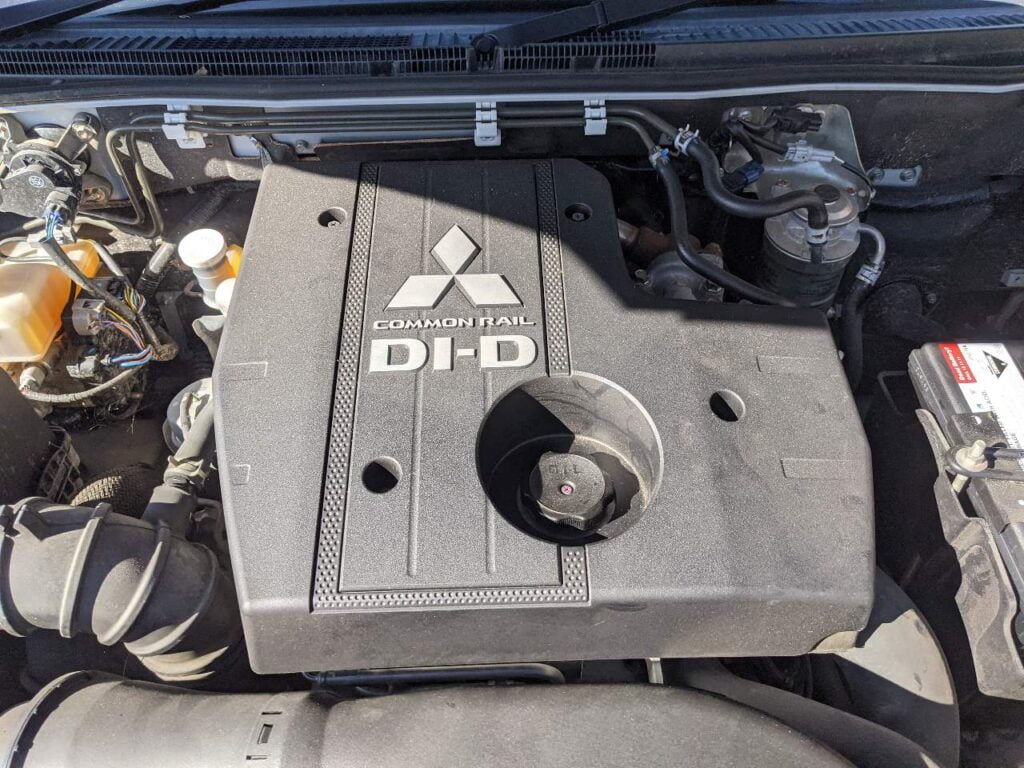 Mitsubishi Pajero 4m41 diesel engine